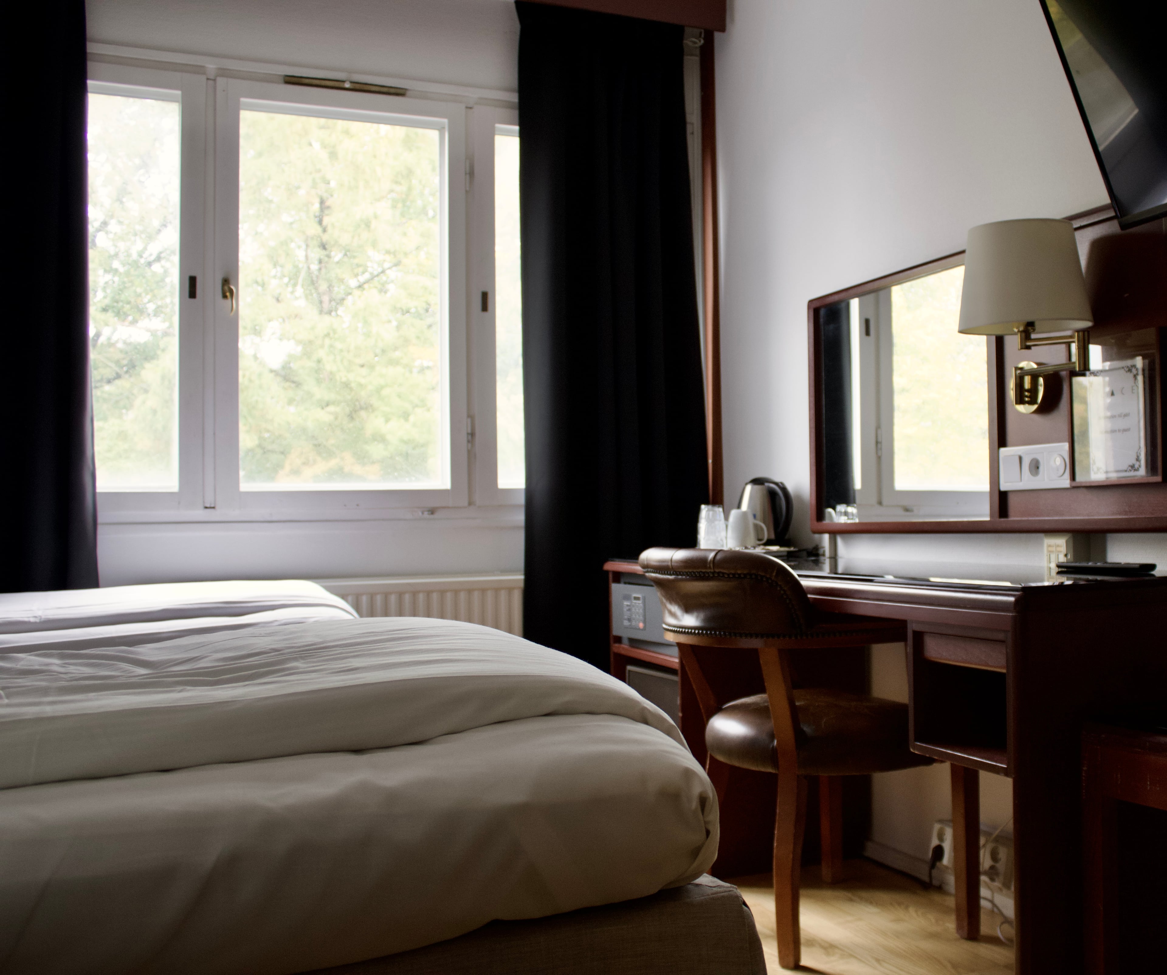 Twin Garden View - Image 1