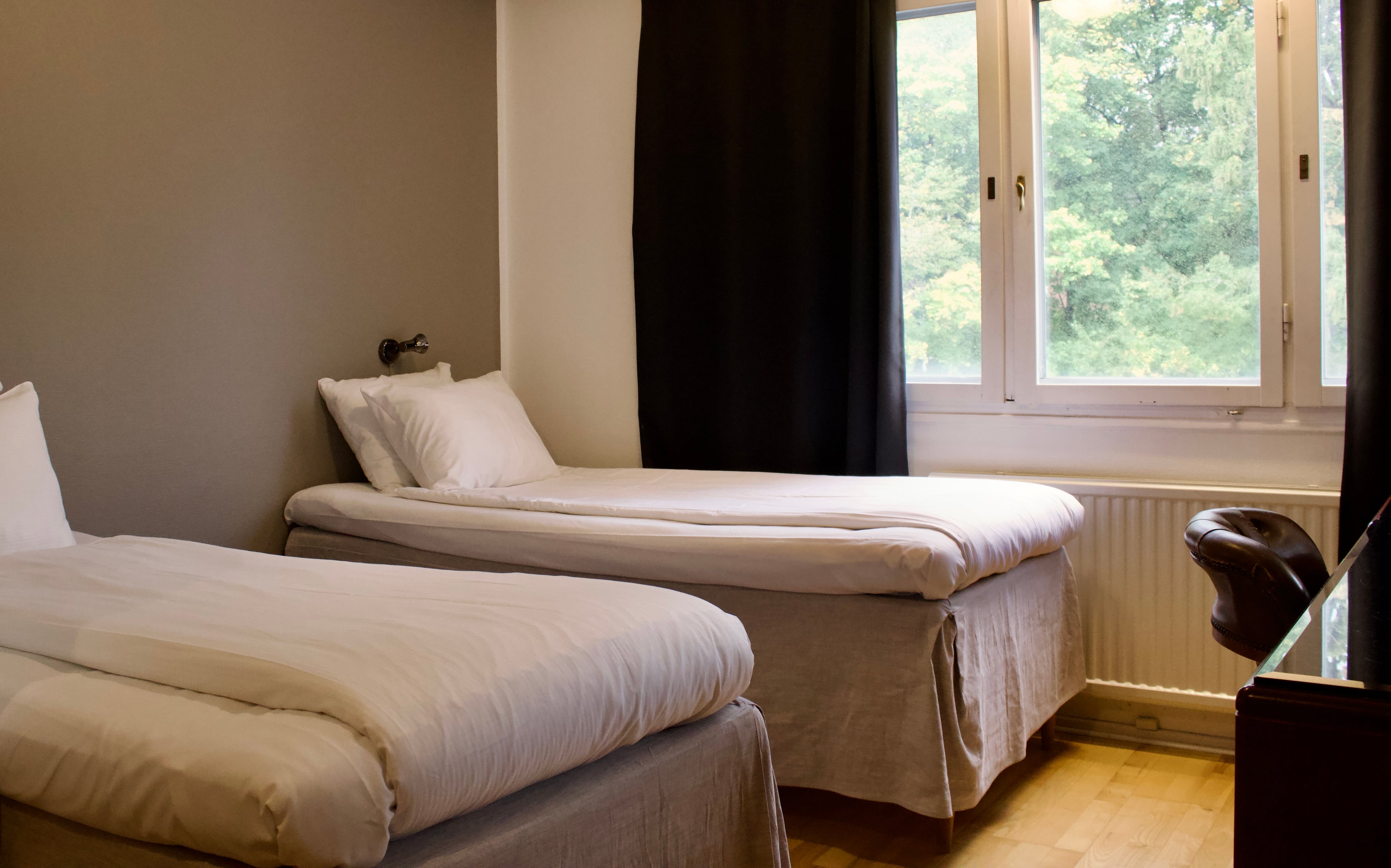 Twin Garden View - Image 3